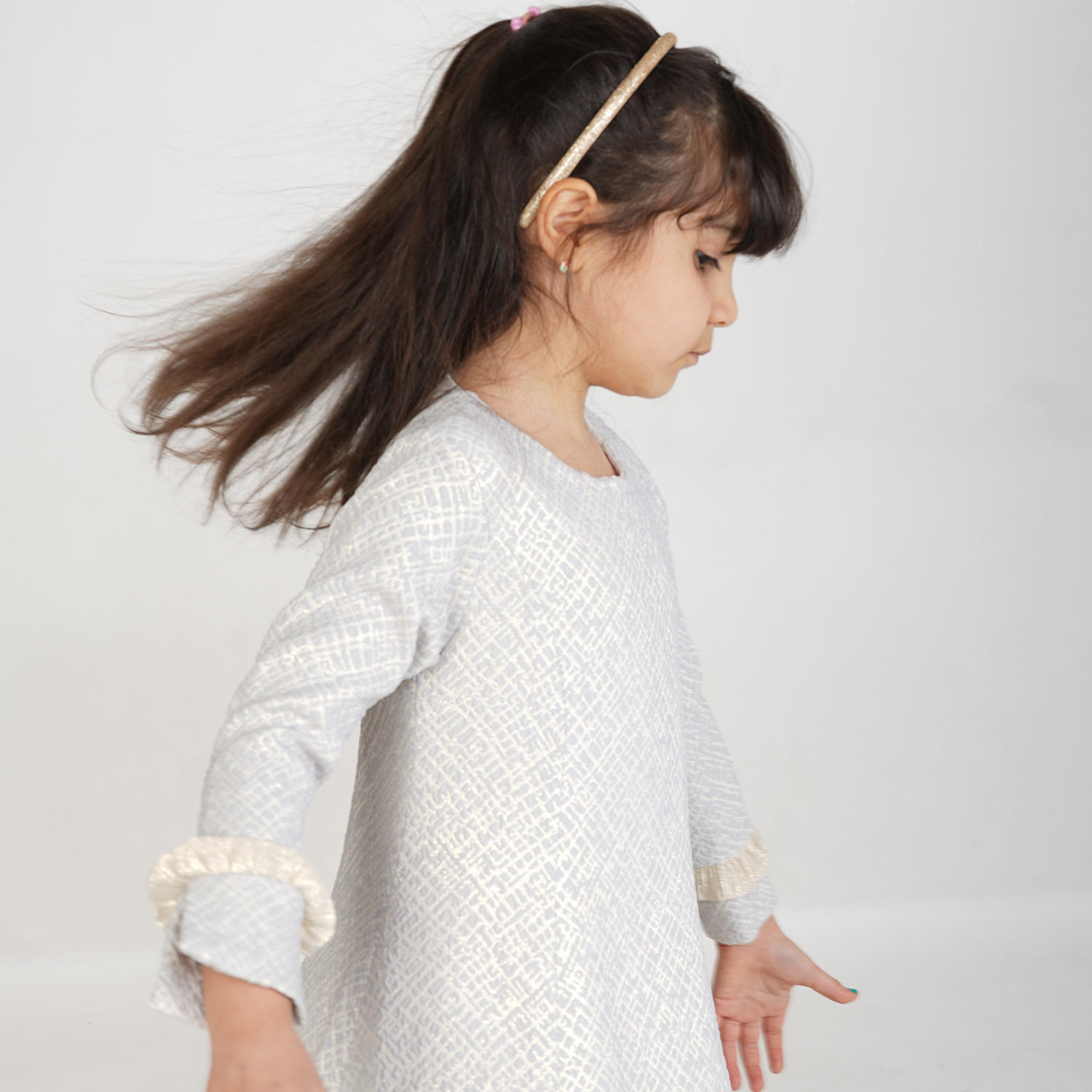 پیراهن با حاشیه طلایی