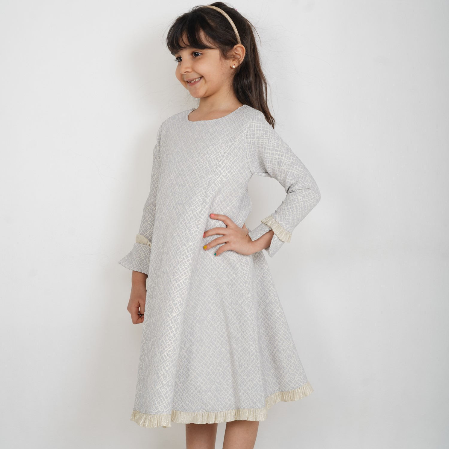 پیراهن با حاشیه طلایی