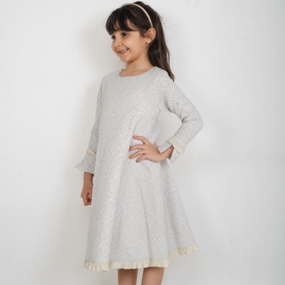 پیراهن با حاشیه طلایی