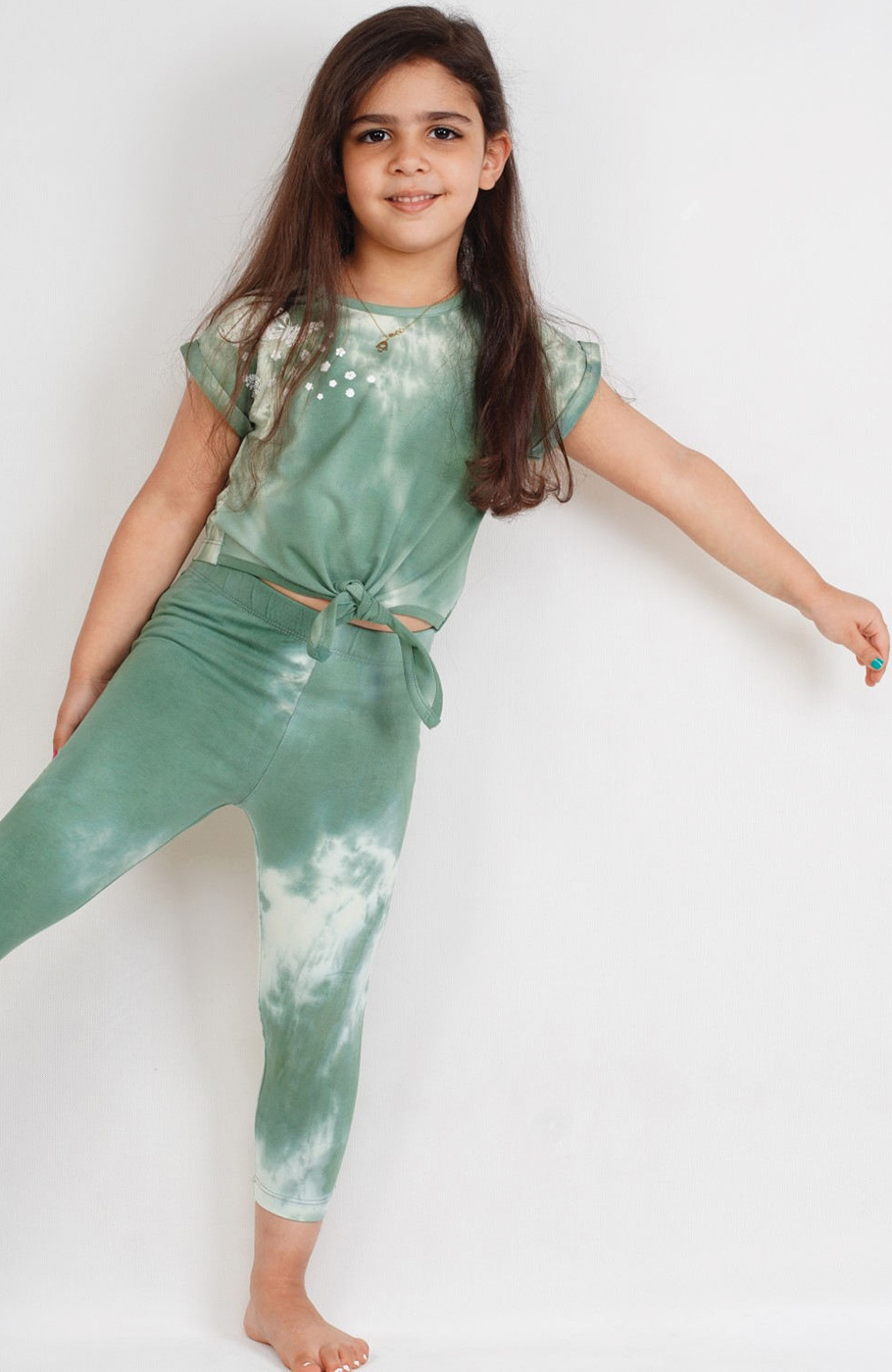 نیم‏ تنه ‏و لگ ‏یکرو لایکرا ابر و بادی