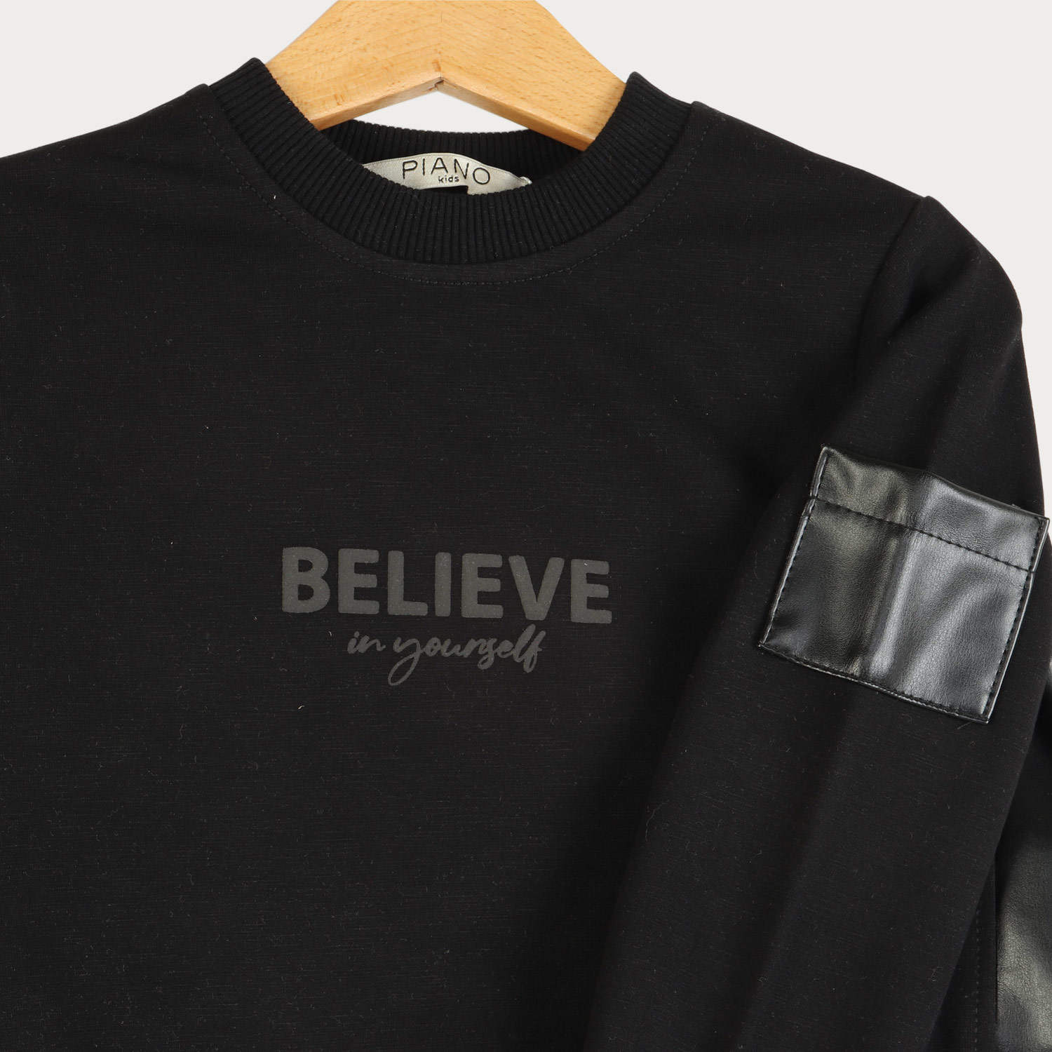 بلوز دورس لایکرا اسلپ با برش چرم