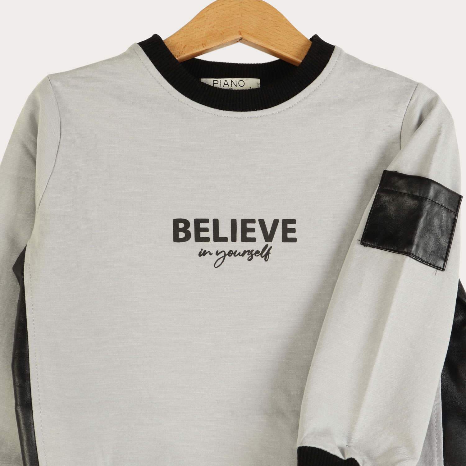 بلوز دورس لایکرا اسلپ با برش چرم