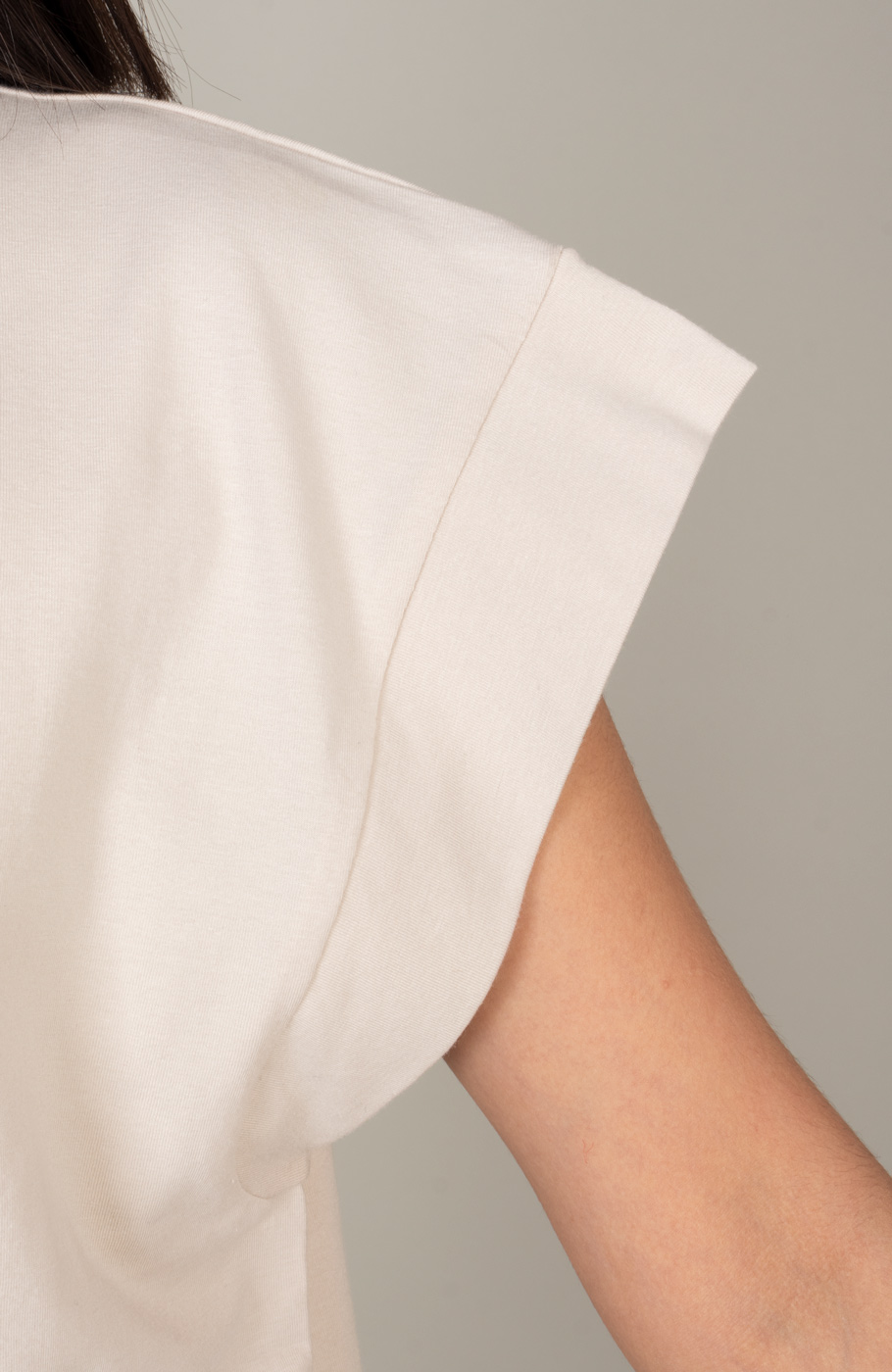 تیشرت یکرو لایکرا آستین افتاده برش دار