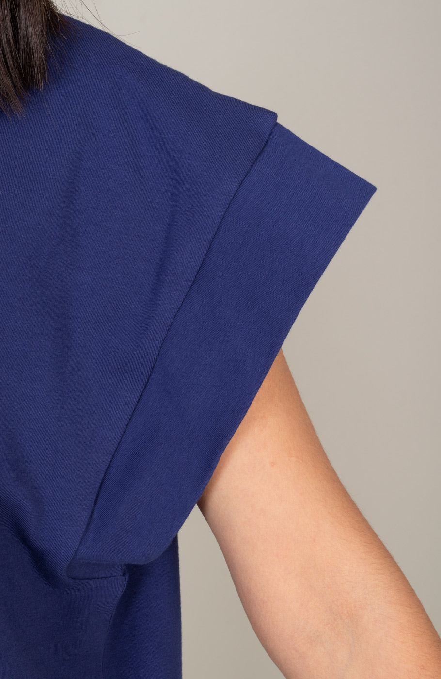 تیشرت یکرو لایکرا آستین افتاده برش دار