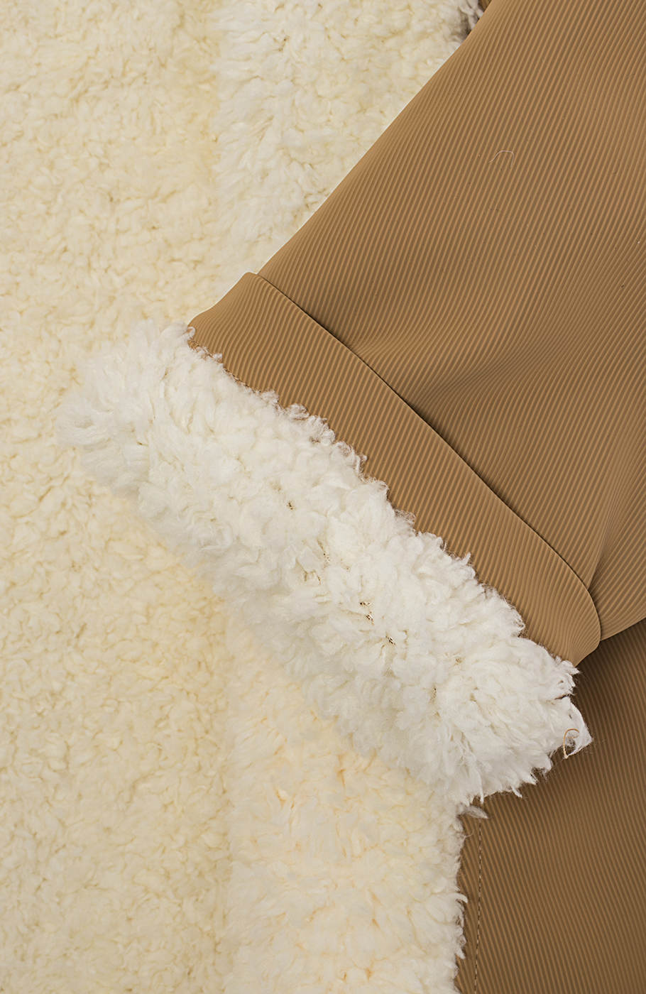 کاپشن سیلیکونی با آستر شرپا