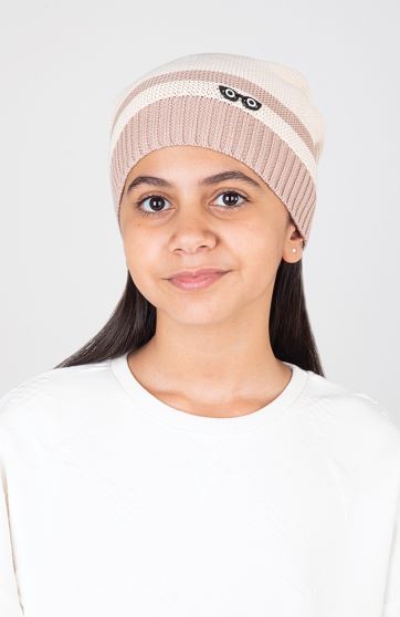 کلاه بافت با اکسسوری عینک