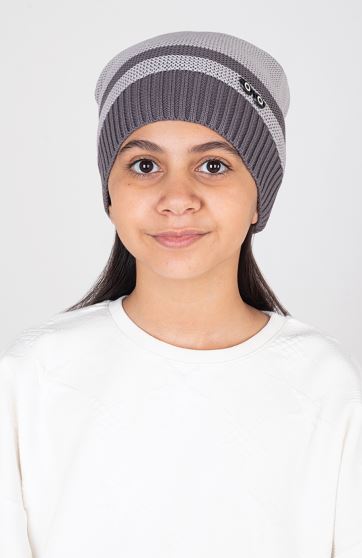 کلاه بافت با اکسسوری عینک