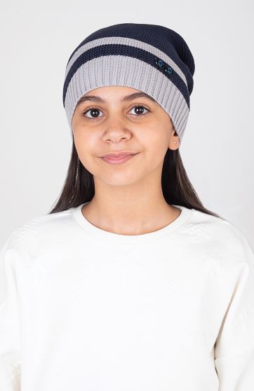 کلاه بافت با اکسسوری عینک