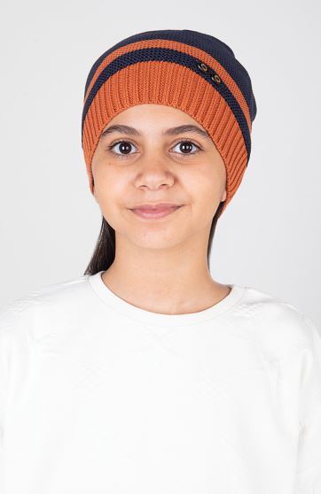 کلاه بافت با اکسسوری عینک