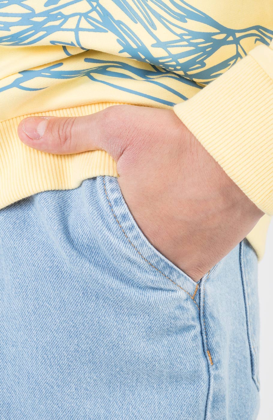 شلوار جین کمر کش و دکمه دار