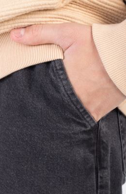 شلوار جین کمر کش و دکمه دار