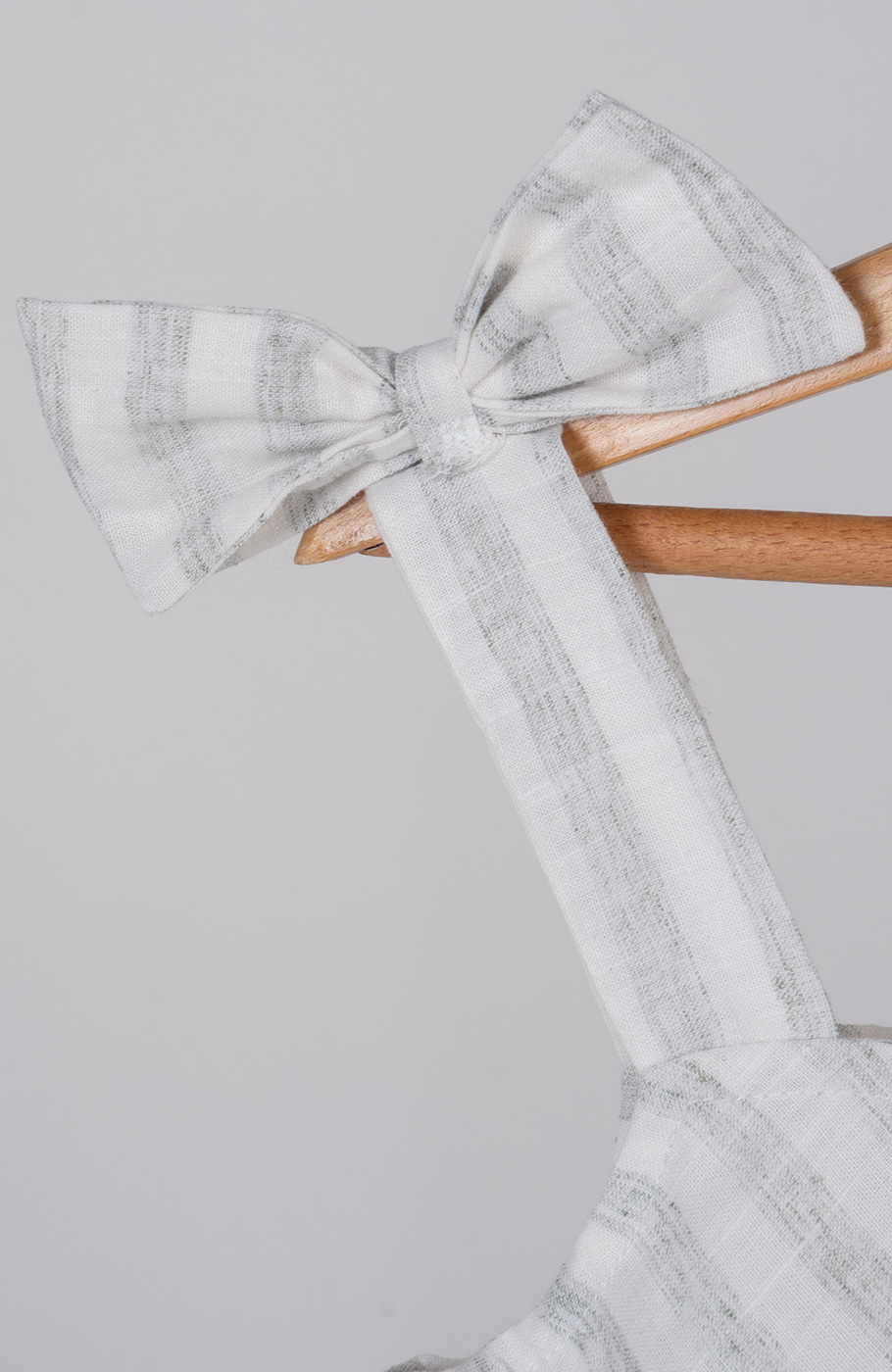 پیراهن ساده بافت راه راه یقه رومی