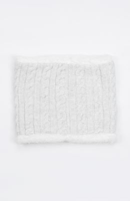 کلاه و رینگ بافت لبه خزه دار