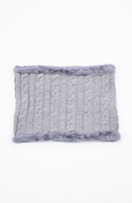 کلاه و رینگ بافت لبه خزه دار