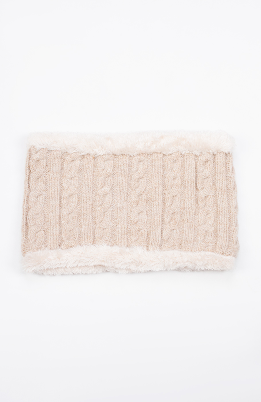 کلاه و رینگ بافت لبه خزه دار