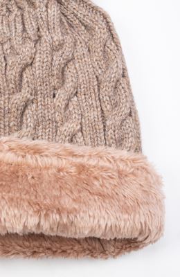 کلاه و رینگ بافت لبه خزه دار