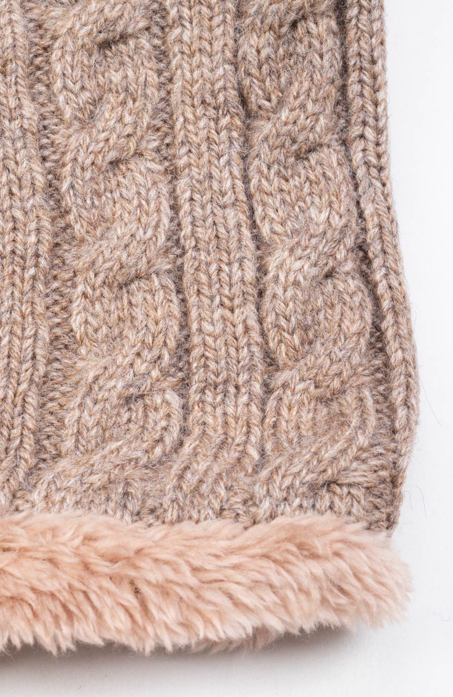 کلاه و رینگ بافت لبه خزه دار