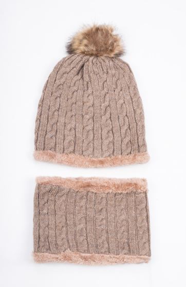 کلاه و رینگ بافت لبه خزه دار