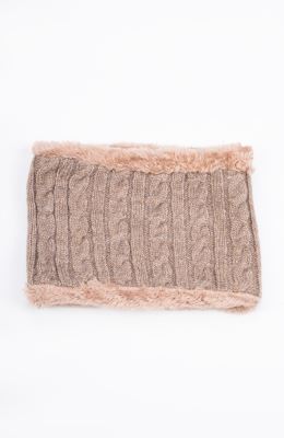 کلاه و رینگ بافت لبه خزه دار