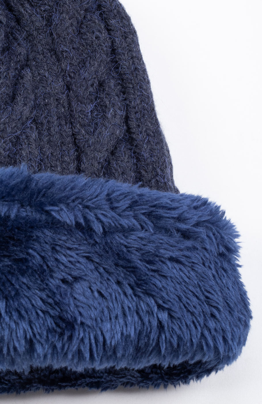 کلاه و رینگ بافت لبه خزه دار