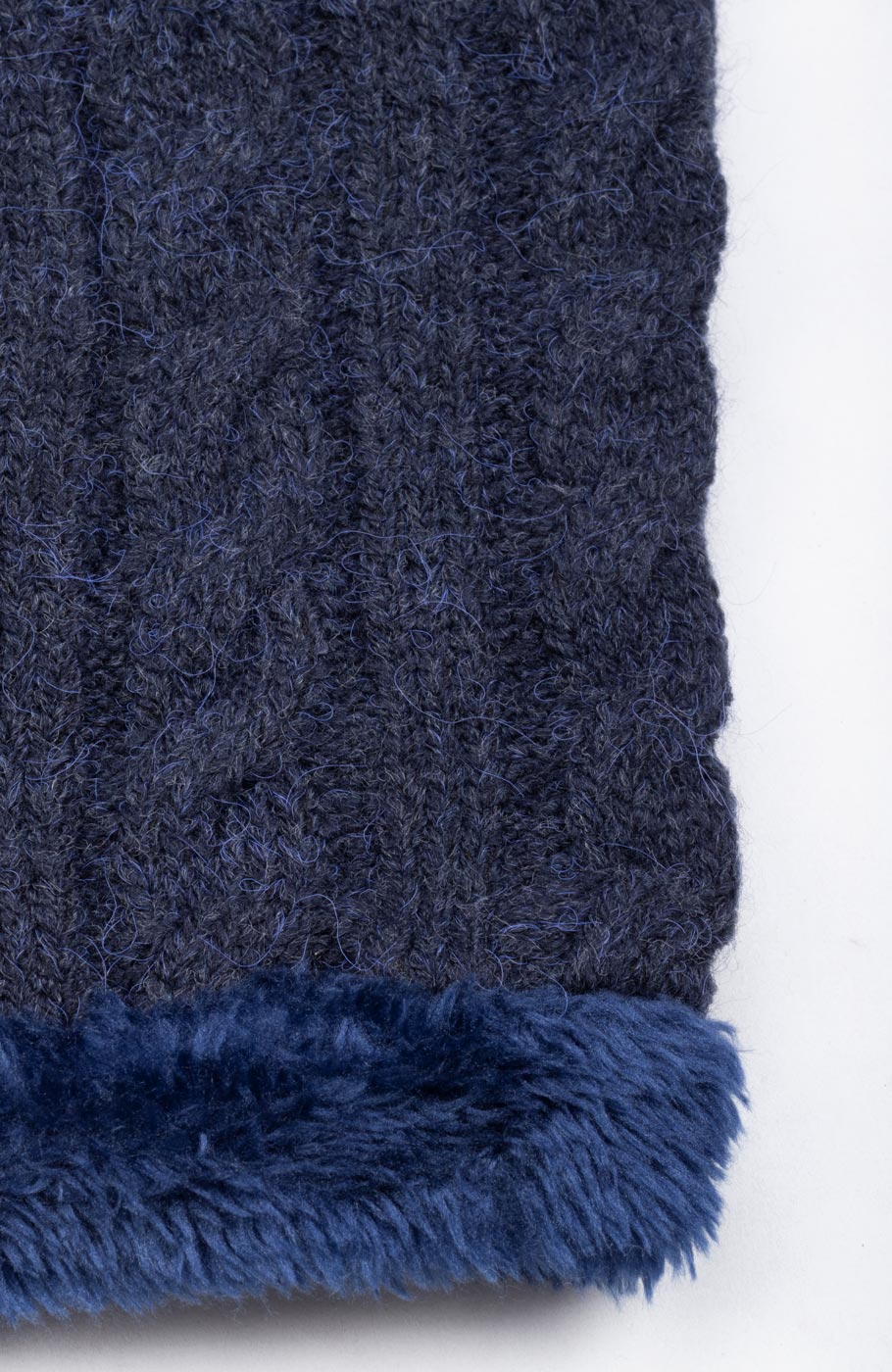 کلاه و رینگ بافت لبه خزه دار