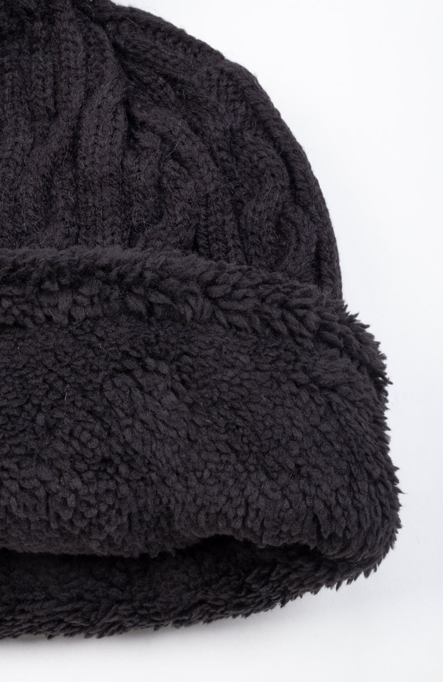 کلاه و رینگ بافت لبه خزه دار