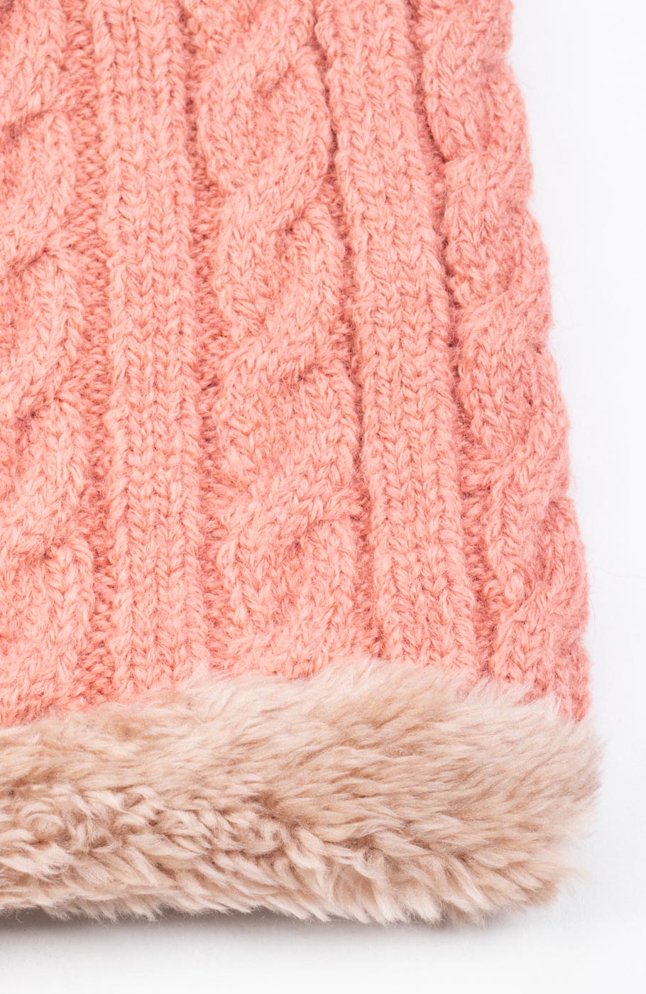 کلاه و رینگ بافت لبه خزه دار