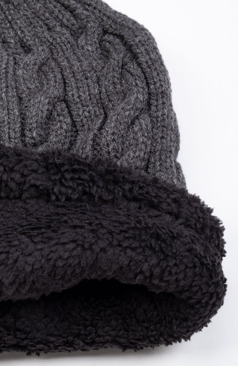 کلاه و رینگ بافت لبه خزه دار