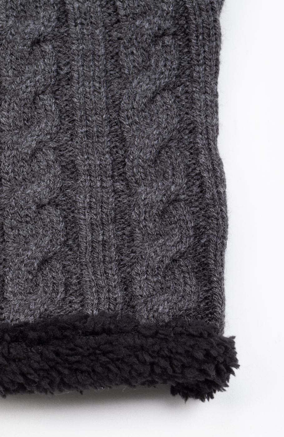 کلاه و رینگ بافت لبه خزه دار