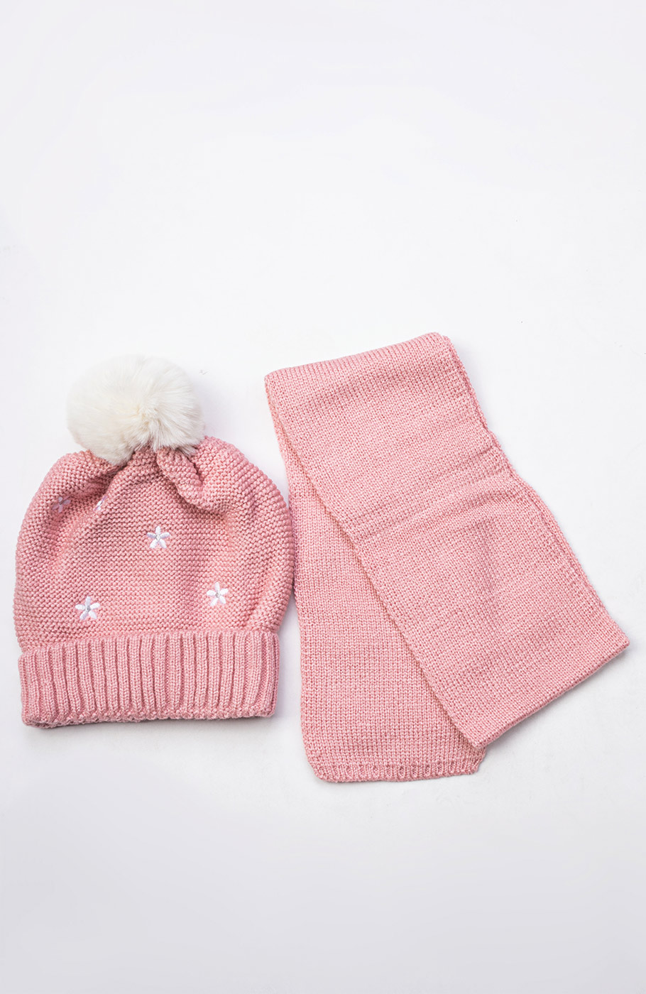 کلاه گلدوزی گلدار و شال بافت